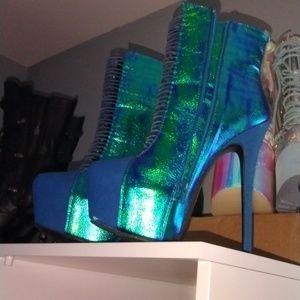 Hidden platform boots.